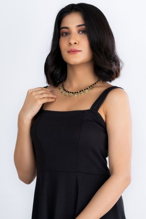 MIH CD1972 NK Square Doka Collar Black