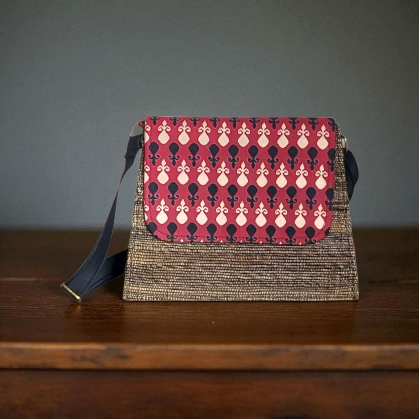 Maroon Saga - Shoulder Bag