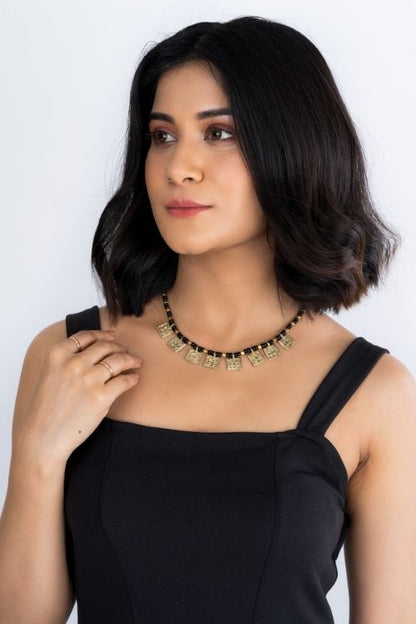 MIH CD1972 NK Square Doka Collar Black