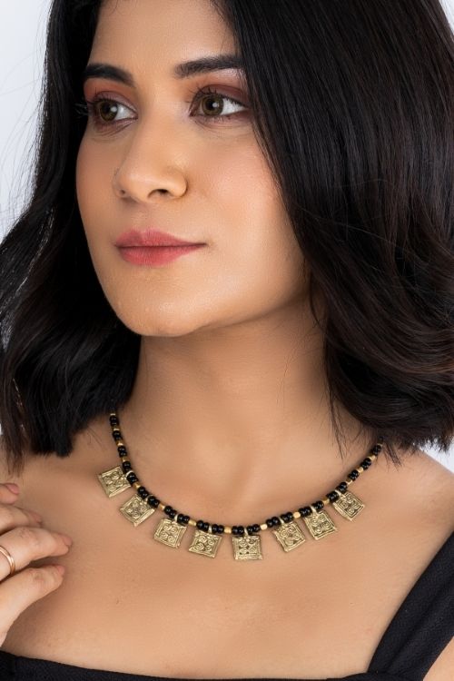 MIH CD1972 NK Square Doka Collar Black