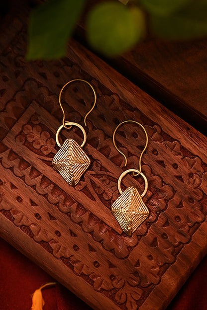 MIH DEr129 Ashokas Blossom Earrings
