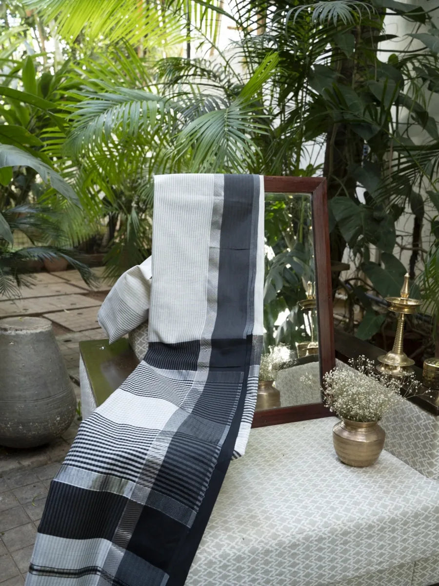 Maheshwari Saree - White And Black